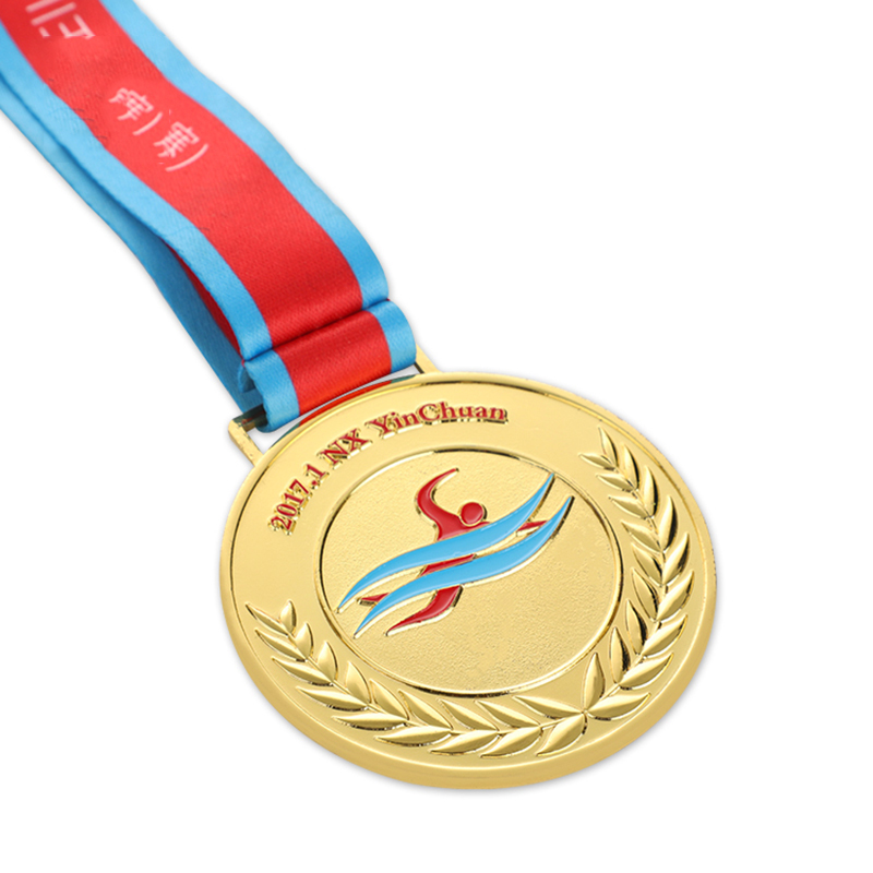 الميدالية الذهبية للسباحة من نادي الولايات المتحدة الأمريكية وأيرلندا وميداليات السباحة الفنية