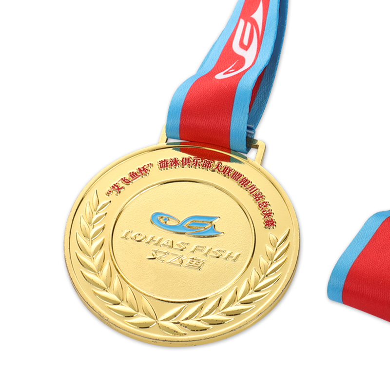 الميدالية الذهبية للسباحة من نادي الولايات المتحدة الأمريكية وأيرلندا وميداليات السباحة الفنية