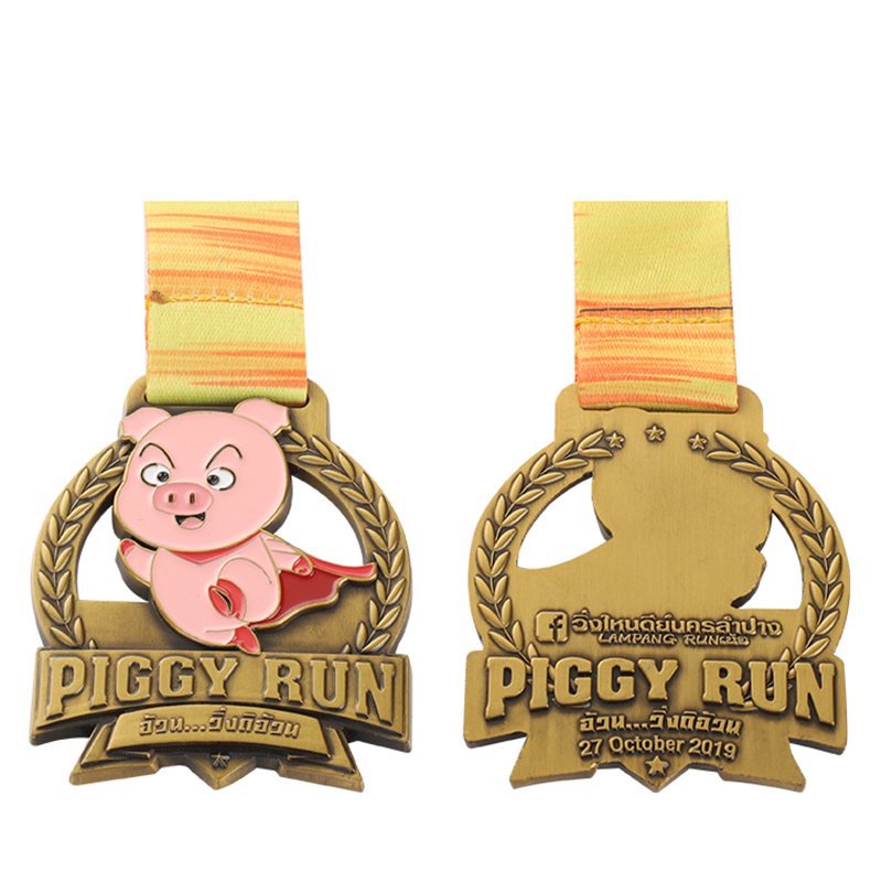 شخصية Piggy Run ميداليات الجري الذهبية عبر البلاد في الولايات المتحدة