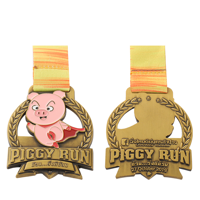 شخصية Piggy Run ميداليات الجري الذهبية عبر البلاد في الولايات المتحدة