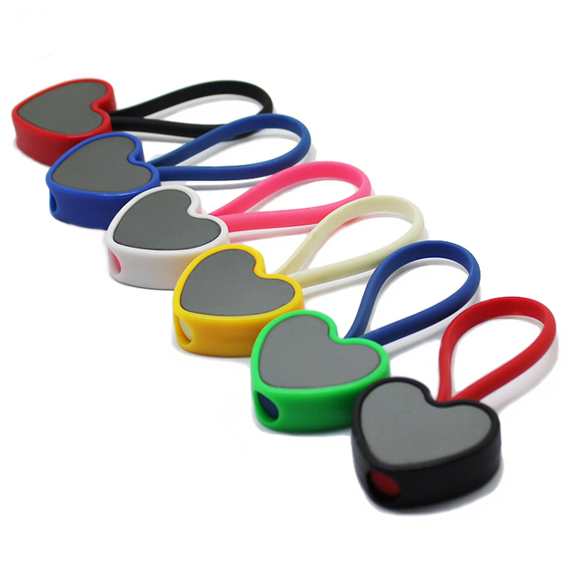 تخصيص سلاسل المفاتيح البلاستيكية الصلبة على شكل قلب ملون